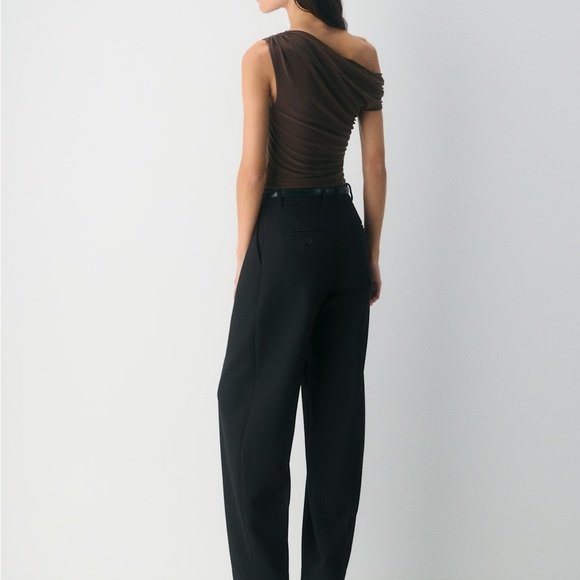 Aritzia Gallery Off Shoulder Top - Size XS - Picture 2 of 3